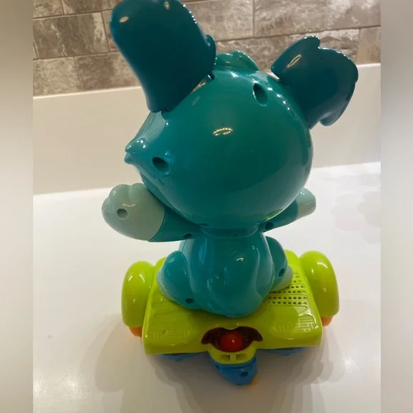 V-TECH HOVER PUP INTERACTIVE DOG 9-36 mos
HAS 3 ENGAGING PLAY MODES. SEE VIDEO - Picture 3 of 6